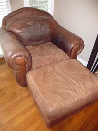 LEATHER CHAIR W/OTTOMAN