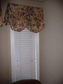 VALANCE & BLINDS FOR SALE