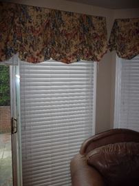 VALANCE & BLINDS FOR SALE