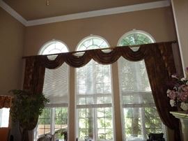 DRAPERY W/PAINTED PIPE ROD & BLINDS