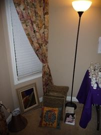 DECORATIVE PILLOWS, FLOOR LAMP