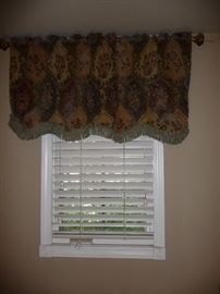 VALANCE & ROD, BLINDS
