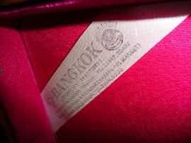 LABEL ON FLATWARE BOX