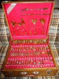 GOLD TONED LARGE FLATWARE SET