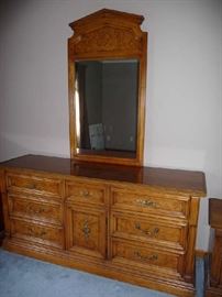 DRESSER