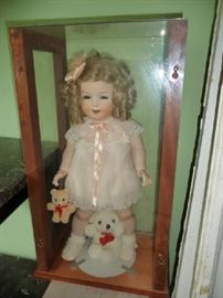 SHIRLEY TEMPLE DOLL IN CASE