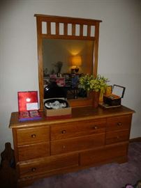 DRESSER