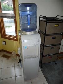 WATER DISPENSER