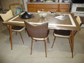 VINTAGE KITCHEN TABLE W/4 CHAIRS