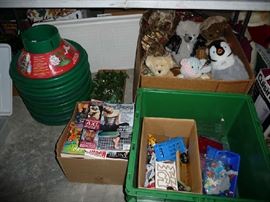 STUFFED ANIMALS, MAGAZINES