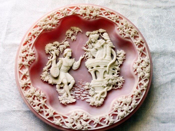 Incolay Studios Romeo and Juliet Bradex Rose Carnelian Incolay Cameo Collector Plate Limited Edition 1988 Plate #2825A