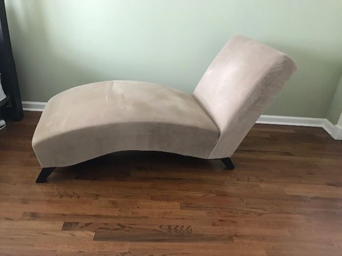 ONE RAYMOUR & FLANIGAN CHAISE LOUNGE $195
