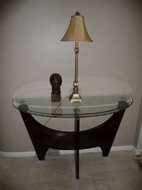 GLASS TOP/WOOD BASE ENTRY/SOFA TABLE, LAMP
