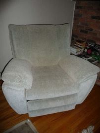 RECLINER (MATCHES SECTIONAL)