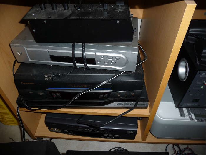 VHS PLAYERS
