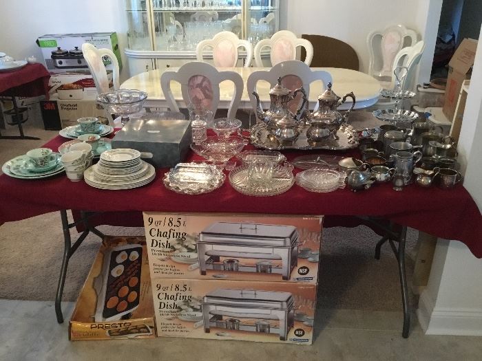 DISHWARE, SILVERPLATED ITEMS, 2 CHAFING DISHES, GRIDDLE