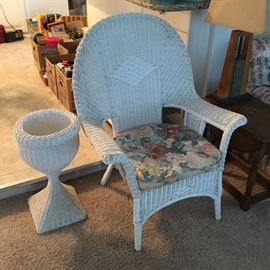 WICKER CHAIR & PLANT STAND