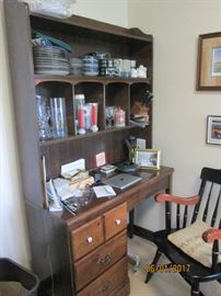 Desk & Hutchtop