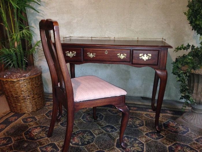 Queen Ann Lady's writing desk and chair -- Mahogany