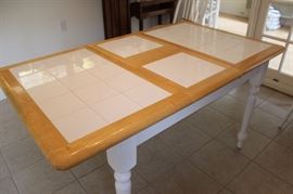 table with hidden butterfly leaf in place.