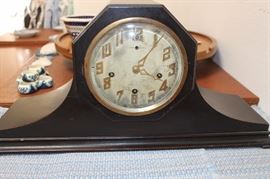 Chiming mantle clock with key.