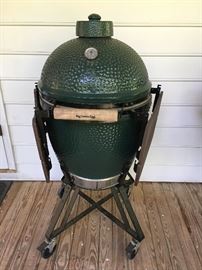 The Big Green Egg-like new condition