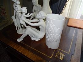 Additional Kaiser porcelain figurines & vase.