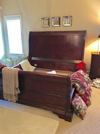 King sleigh bed, Drexel
