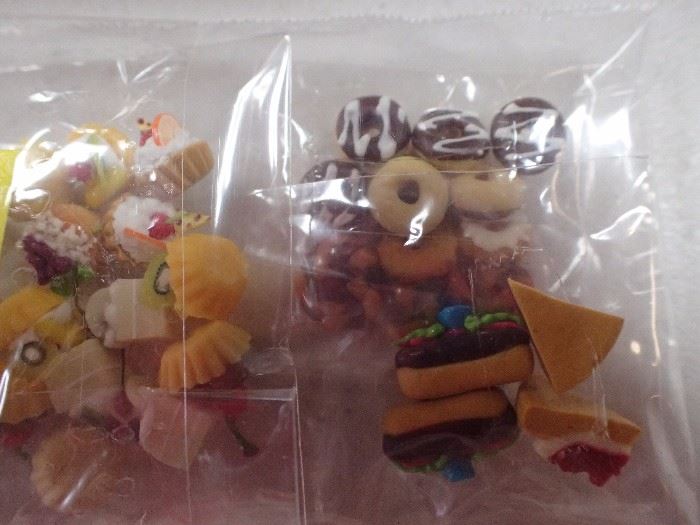DOLL HOUSE ACCESSORIES / BAKERY FOODS