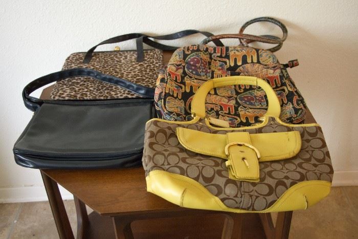 Purse Collection.  More Than 20 Purses