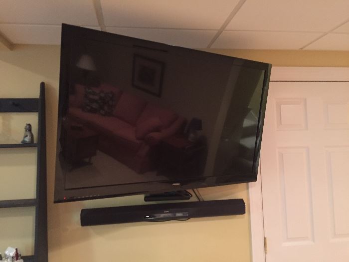 Wall mounted flat screen TV (Cosmo)