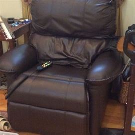 LEATHER LIFT CHAIR