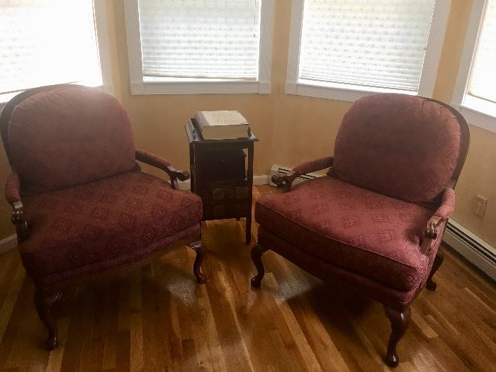 Pair chairs 