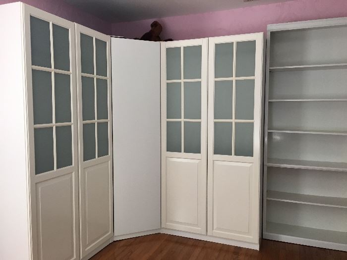 Storage cabinets & book cases 