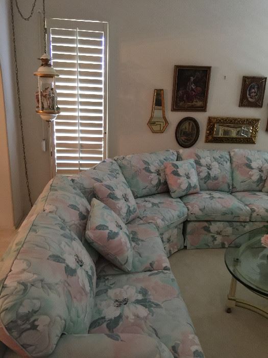 Floral 5 seat couch, beautiful condition