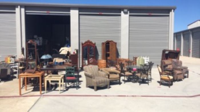 Furniture & Chairs
