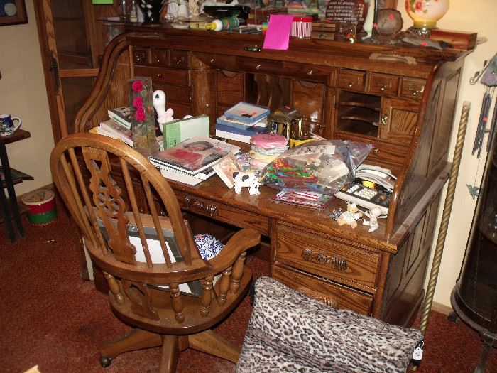 Oak roll top desk with chair! Perfect size!