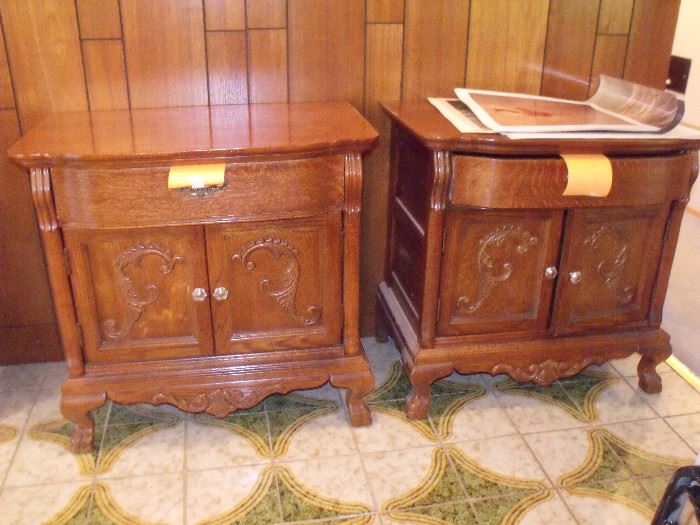 Beautiful pair antique look end tables!