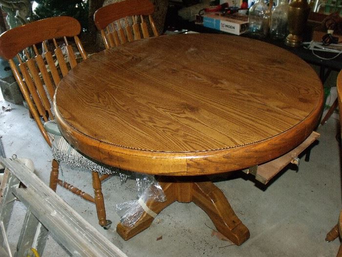 Oak table with 6 chairs!