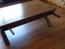 Beautiful coffee table with fold out leaves
