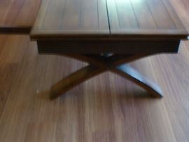 Beautiful coffee table with fold out leaves