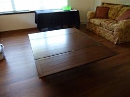 Beautiful coffee table with fold out leaves