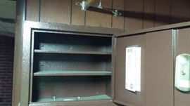 pistol cabinet/safe/locker