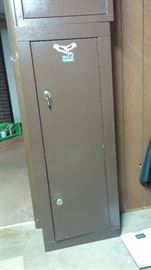 Rifle/gun locker/safe