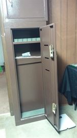 Rifle/gun locker/safe