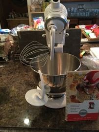 Kitchen Aid 300W Mixer with Stainless Bowl..Dough Hook and Whisk