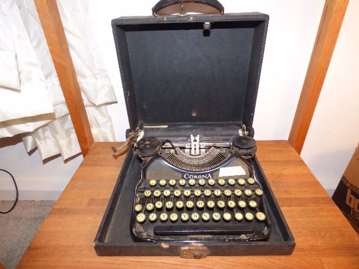 Vintage Corona portable manual typewriter