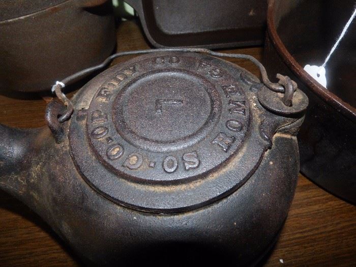 Vintage cast iron tea kettle marked Southern Co-Op Foundry, Rome, GA.