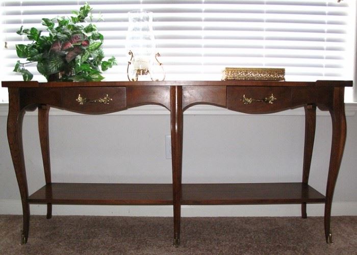 Baker Furniture Console/Sofa Table supported on Tapering cabriole legs with 2 small Drawers.