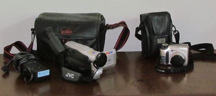 JVC Compact VHS Camcorder 600x Digital Zoom mdl #GR-SXM250U with Carring Case.             Olympus CAMEDIA Digital Camera C-720 Ultra Zoom with Case